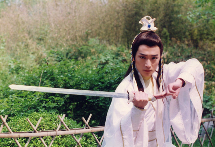 石惊天,是电视剧《 a target="_blank" href="/item/霹雳菩萨/6416833