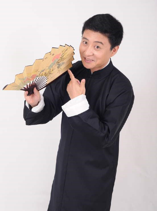  p data-id="gnsp4d5q11">周炜,1975年4月14日出生于天津市,中国相声