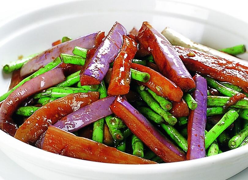 家常豆角烧茄子的做法非常简单易学.