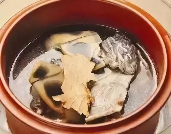 鲫鱼生地土茯苓汤