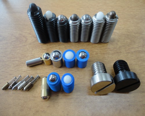  p>弹簧柱塞也叫球头柱塞,或者是定位珠/柱,是在螺牙内部装设弹簧