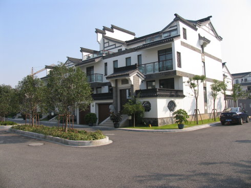  p>华萃庭院位于湖州市 a target="_blank" href="/item/太湖旅游度假