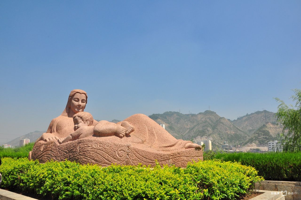  p>黄河母亲像位于甘肃省 a target="_blank" href="/item/兰州市