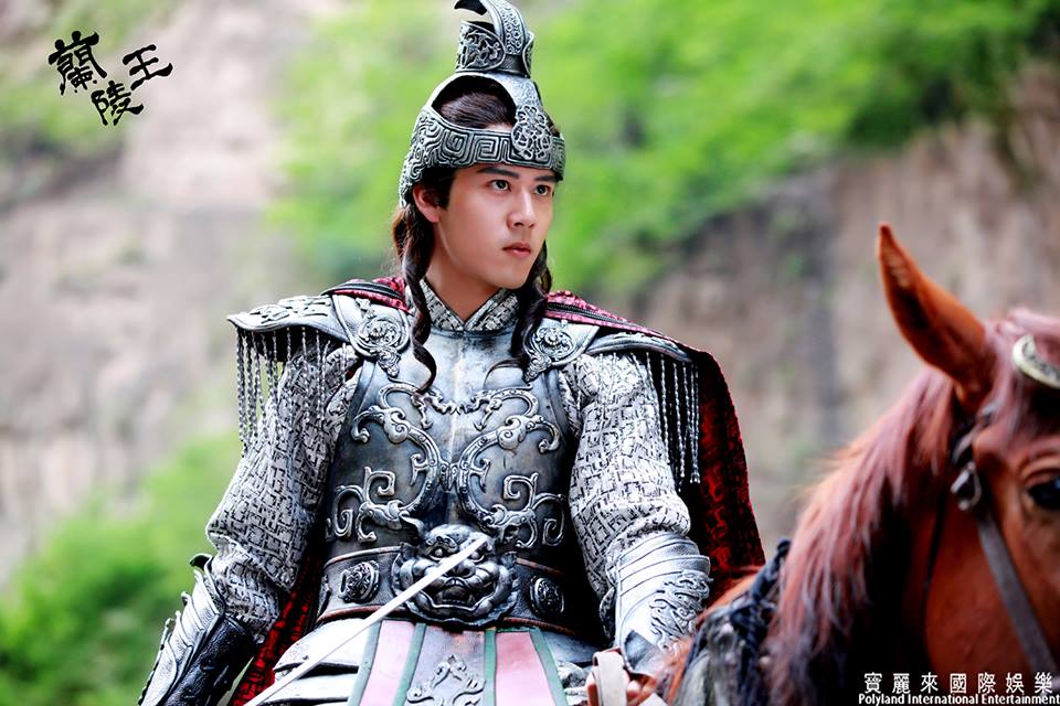 ,原名胡宇崴,1982年7月24日出生于美国纽约,华语