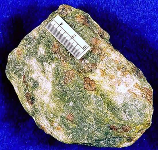  p>区域变质岩之一.是变质岩中比重最大的岩石.