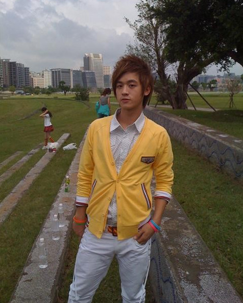 1月5日出生于台湾省台北市,中国台湾男歌手,毕业于台湾艺术大学戏剧系