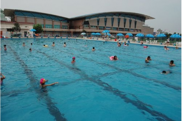  p data-id="go13yscsto">漯河市体育中心始建于1998年,总占地面积433