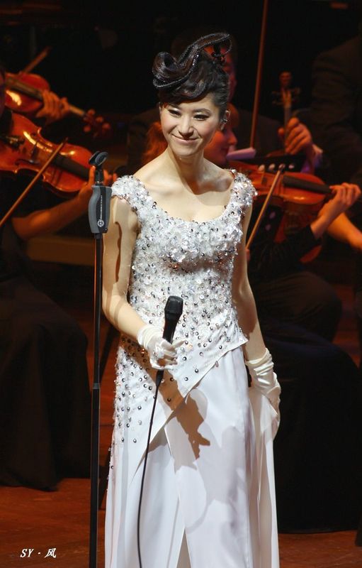 shang),1982年12月22日出生于上海市,中国内地流行乐女歌手,词曲作者