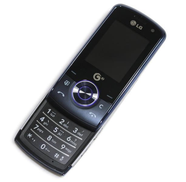  p>lg gd300s采用了时尚的滑盖造型,该机采用了一块2.