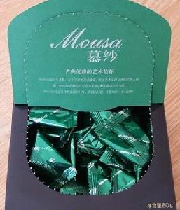  p>格力高慕纱巧克力的包装给人的感觉十分小资.