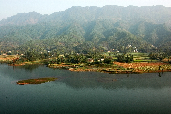  p data-id="gn83aju6zv">美丽的玉龙山国家森林公园位于大足区境东南