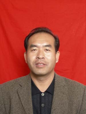 山西省临县安家庄乡李家沟村人,现任临县招贤镇党委书记