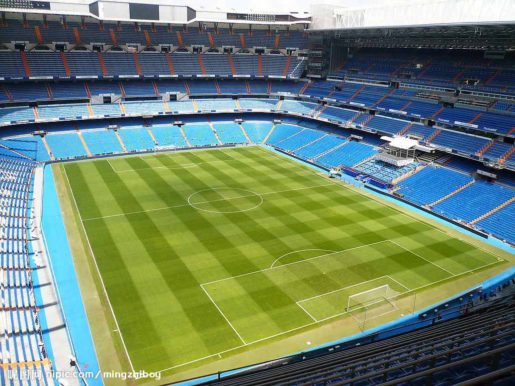  p>足球场地比赛场地必须是长方形,长度90—120米,宽度45—90米,球门