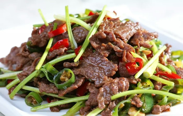 蒜苗炒卤牛肉