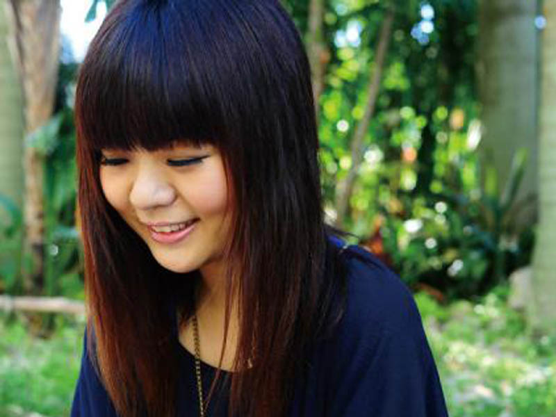  p>冯曦妤1983年12月14日出生于香港,是一名 a target="_blank" href=