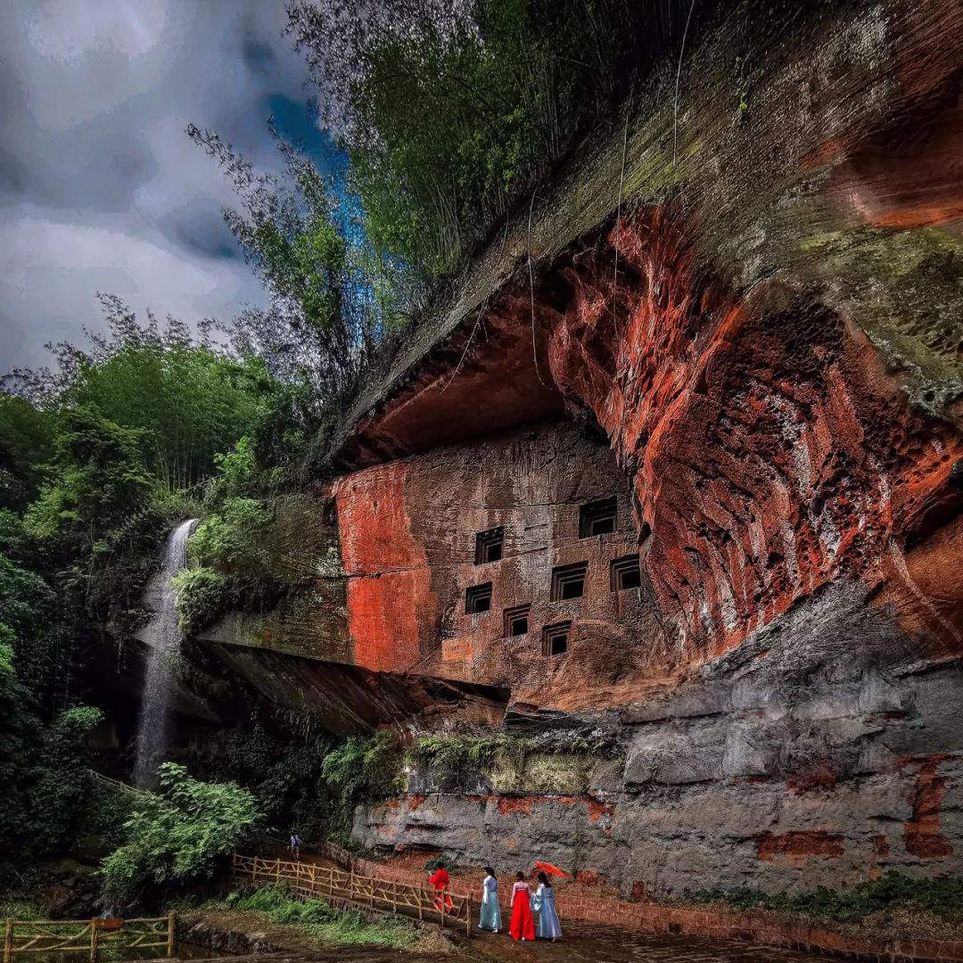 又被称为七洞沟东汉崖墓群,位于四川省宜宾市长宁县古河镇 a target="