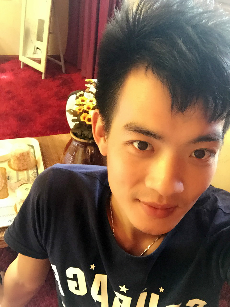  p>雷华锋,本名雷华丰,偶像作家,青年作家,演员艺人,资深媒体人,80后