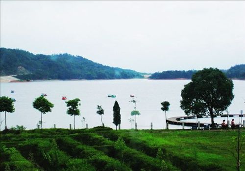  p data-id="gnassxbs1c">赤马湖位于浏阳市西北部.