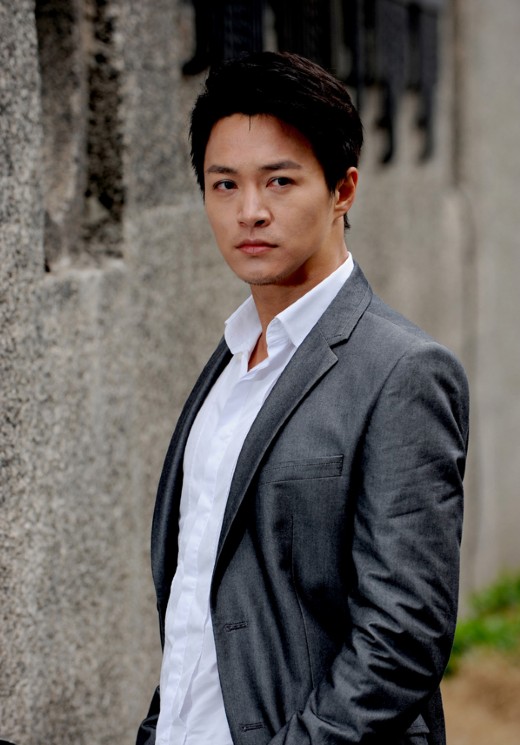  p>郑国霖(曾用名:郑瑞晓,郑乙霖),1976年5月27日出生于上海市,中国