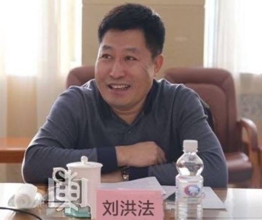 黑龙江省委党校经济管理专业在职研究生毕业,曾任嫩江县政府副县长
