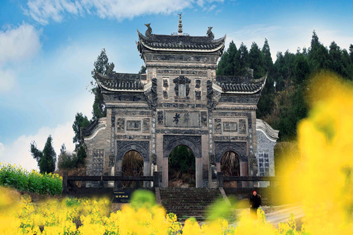 y83o">玉龙镇位于 a target="_blank" href="/item/盐亭县/7118055"