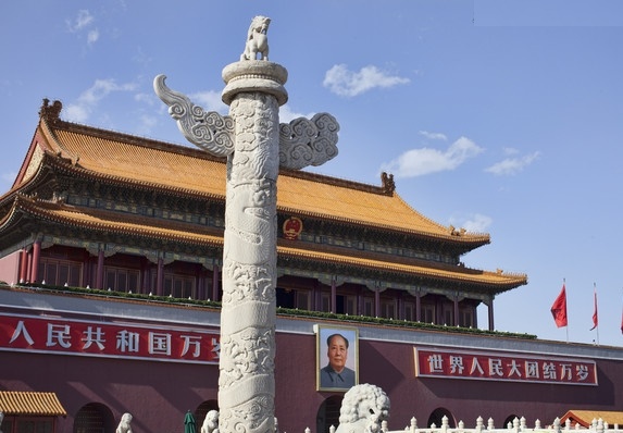  p>天安门,坐落在 a target="_blank" href="/item/中华人民共和国