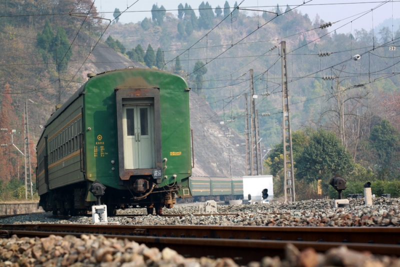 成渝铁路(chengdu-chongqing railway),简称成渝线,是中国境内一条