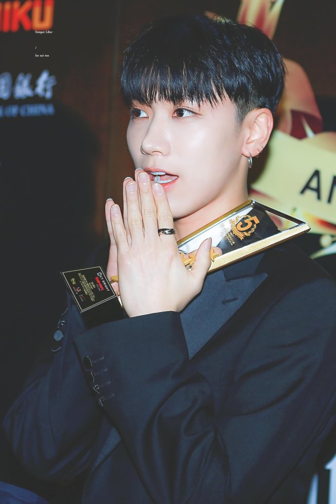  p>李永钦(ten),1996年2月27日出生于曼谷市,泰籍华裔男歌手,中国男子