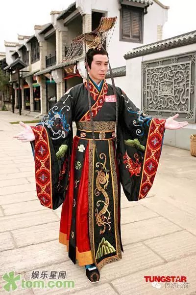 古装剧没事就让皇帝穿的「冕服」，究竟是开了个多大的历史脑洞呀_百科TA说