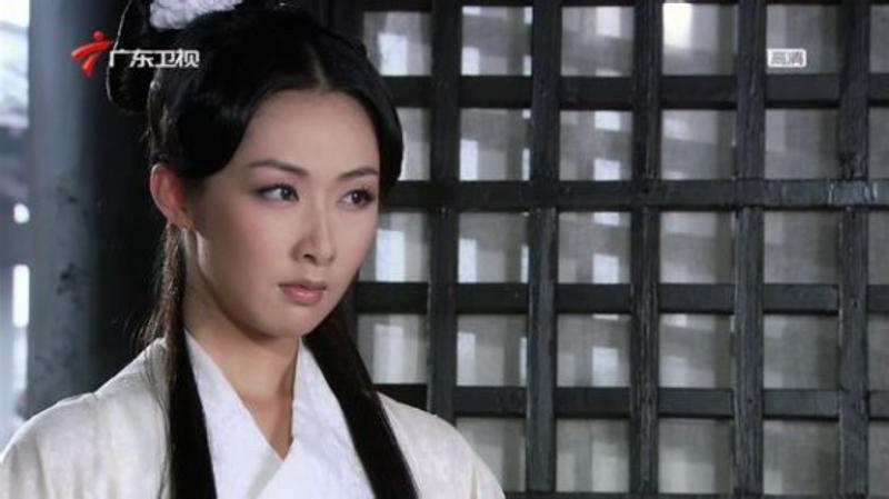 女,是电视剧《 a target="_blank" href="/item/活佛济公/8464014"