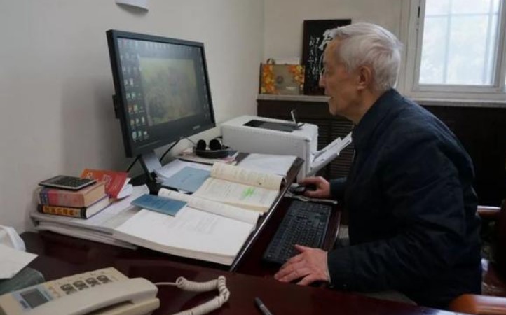  p>徐湛,清华大学物理系退休教授. /p>