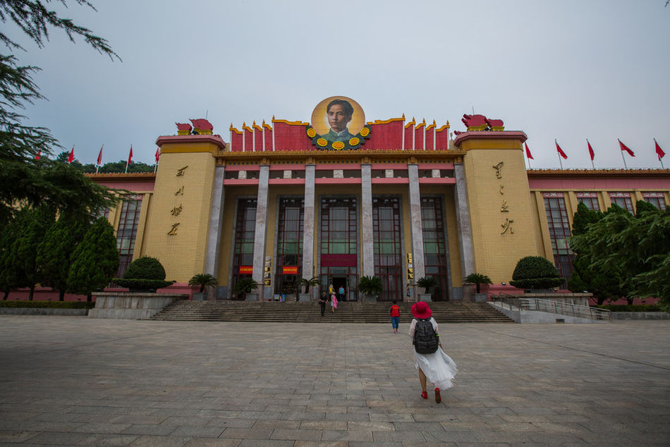 位于江西省萍乡市安源区 a target="_blank" href="/item/安源镇