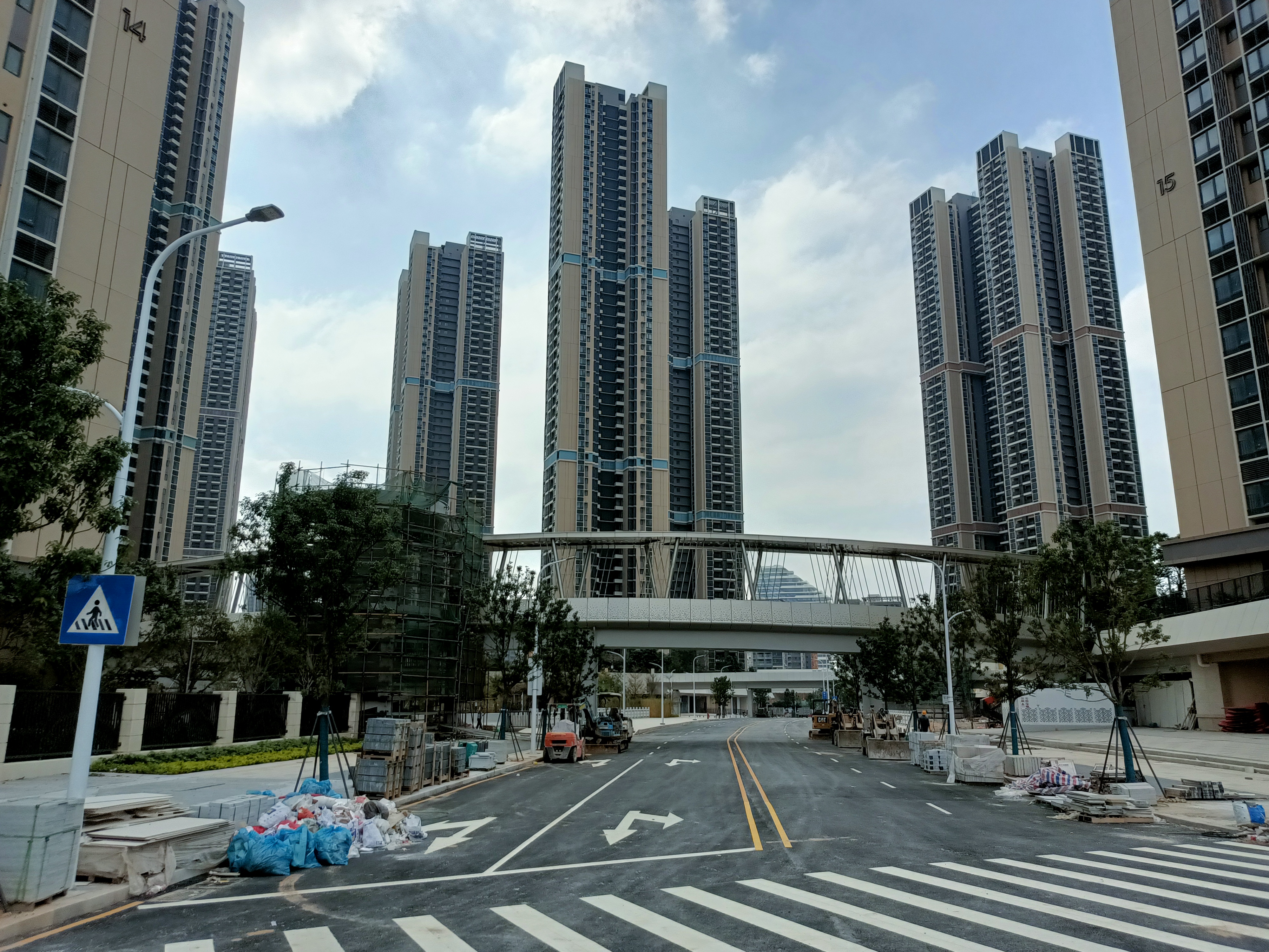  p data-id="tvezlwlalt0d">凤凰英荟城项目位于深圳市光明区凤凰街道