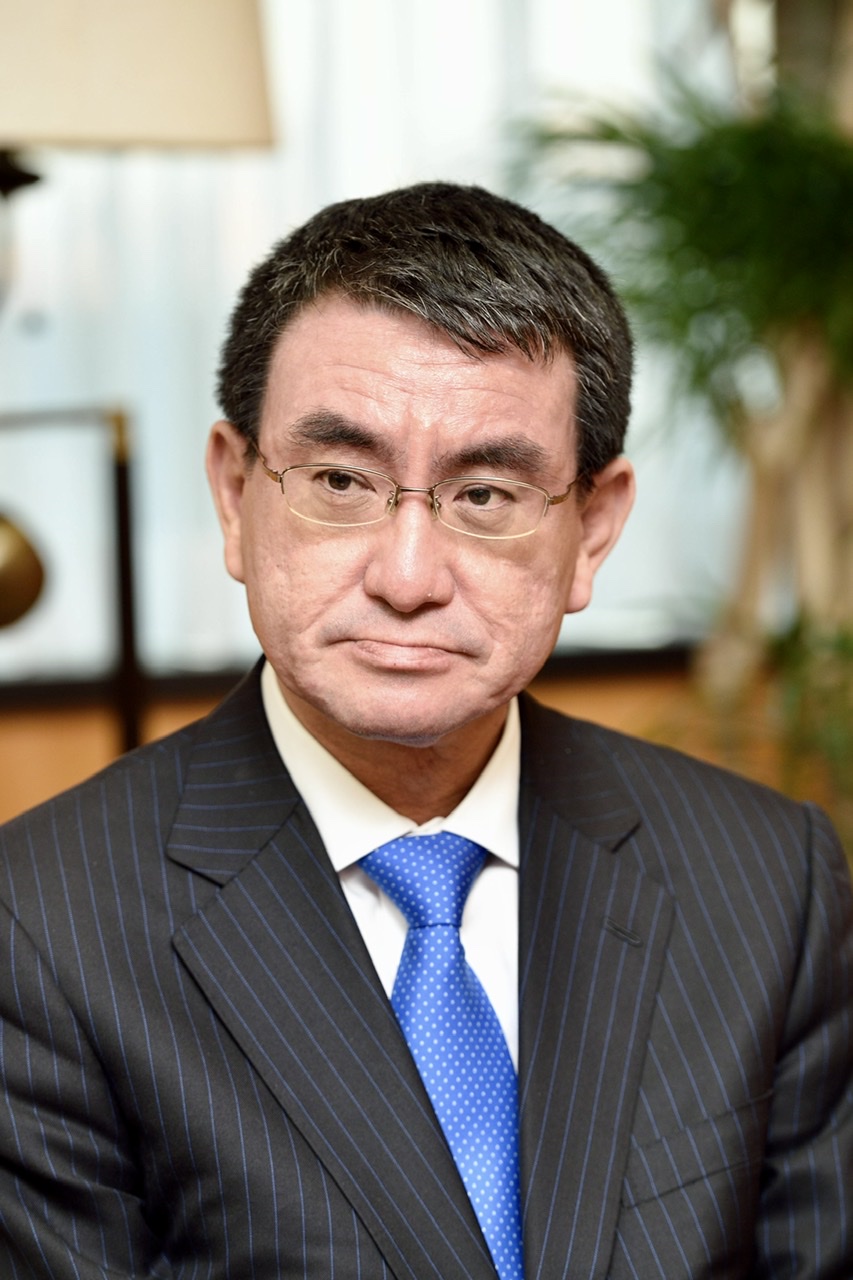 lemmaid="111617">日本 /a>前副首相,前内阁官房长官,前众议院议长 aa