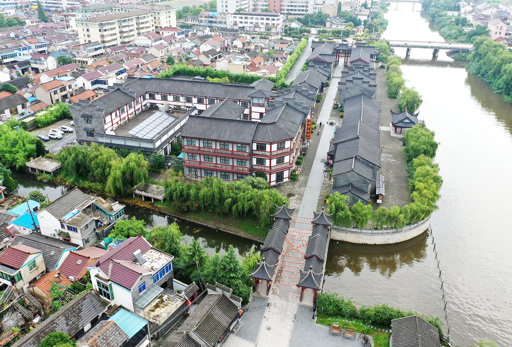  p>安丰镇,隶属于江苏省东台市,中国历史文化名镇,始建于唐 a target=