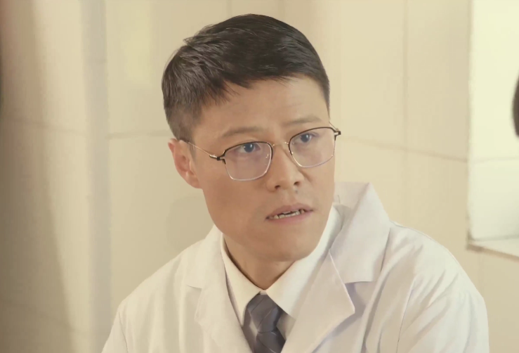 r2n">贺为民,爱情电影《我的遗憾和你有关》中的角色,由郭丰周扮演