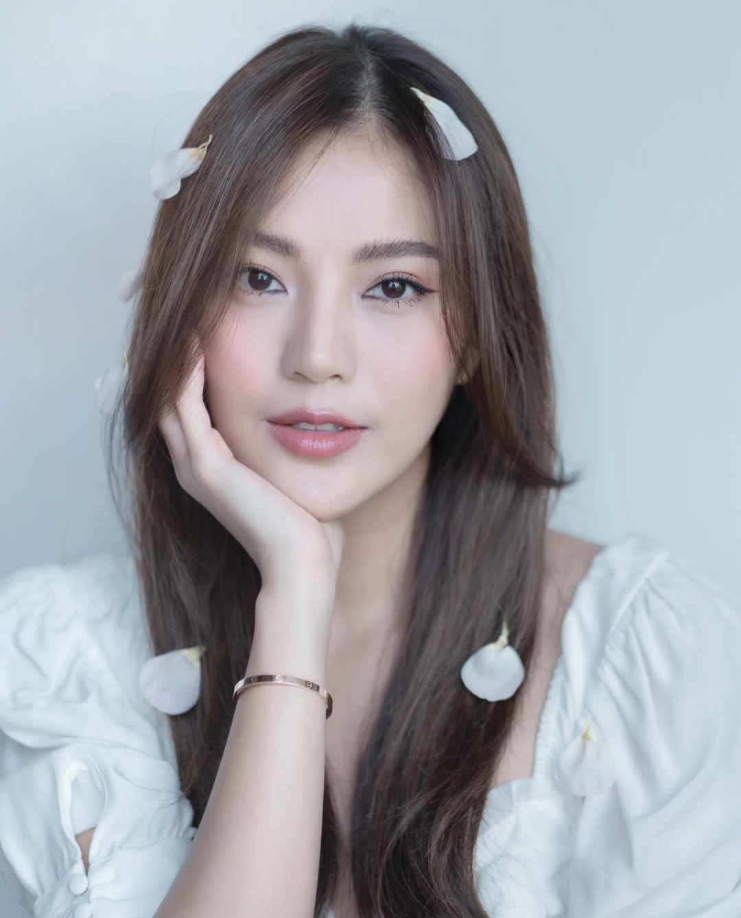  p>妮莎春·唐苏努恩(may / mae),1993年5月9日出生于泰国乌隆他尼府