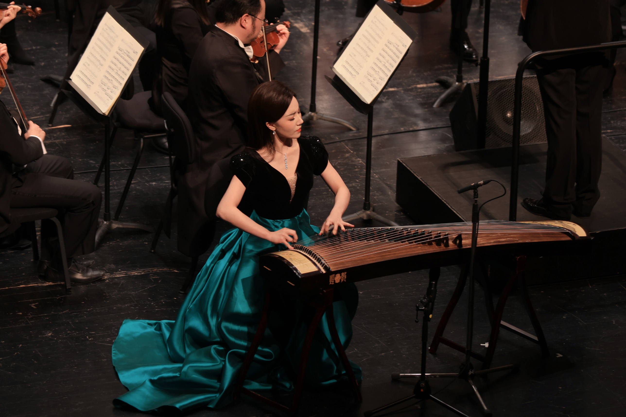 ovsi6bv">程皓如,1992年出生于山东省济南市,中国内地古筝演奏者 span