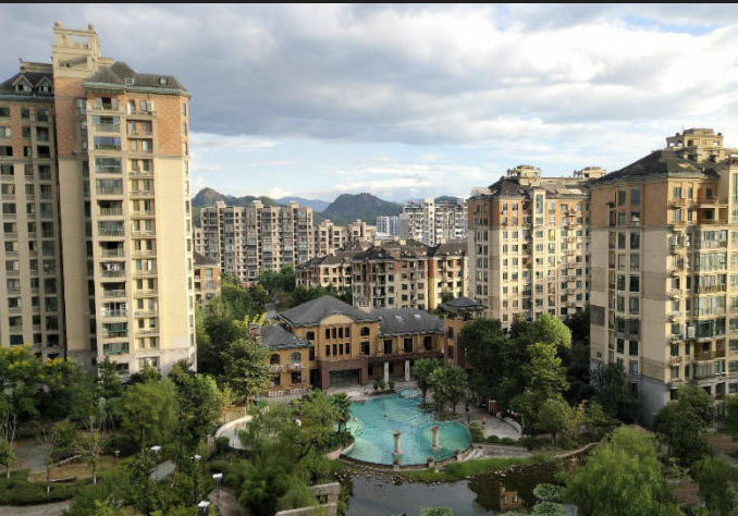 高档住宅小区一般是由高级或豪华住宅构成,尤其以环境优美,配套设施