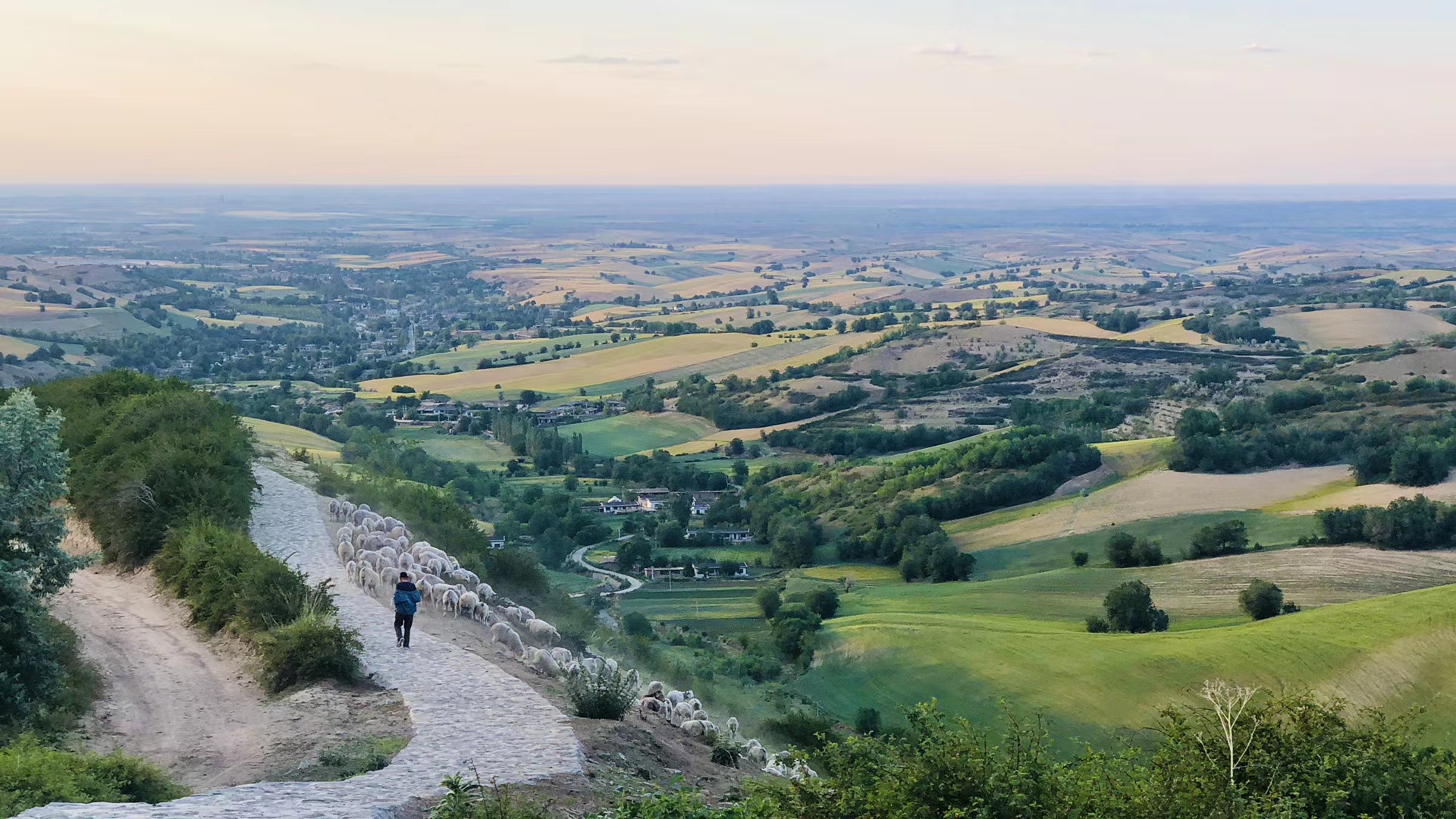  p>水磨沟村隶属于新疆维吾尔自治区木垒哈萨克族自治县西吉尔镇. /p>
