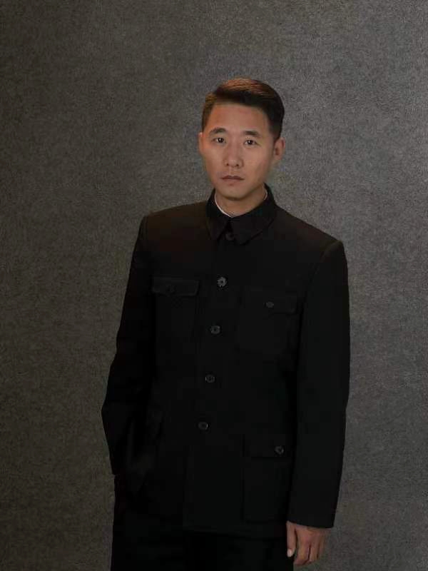  p data-id="tql5wkhxi9cm">高峰,中国内地男演员,毕业于 span class=