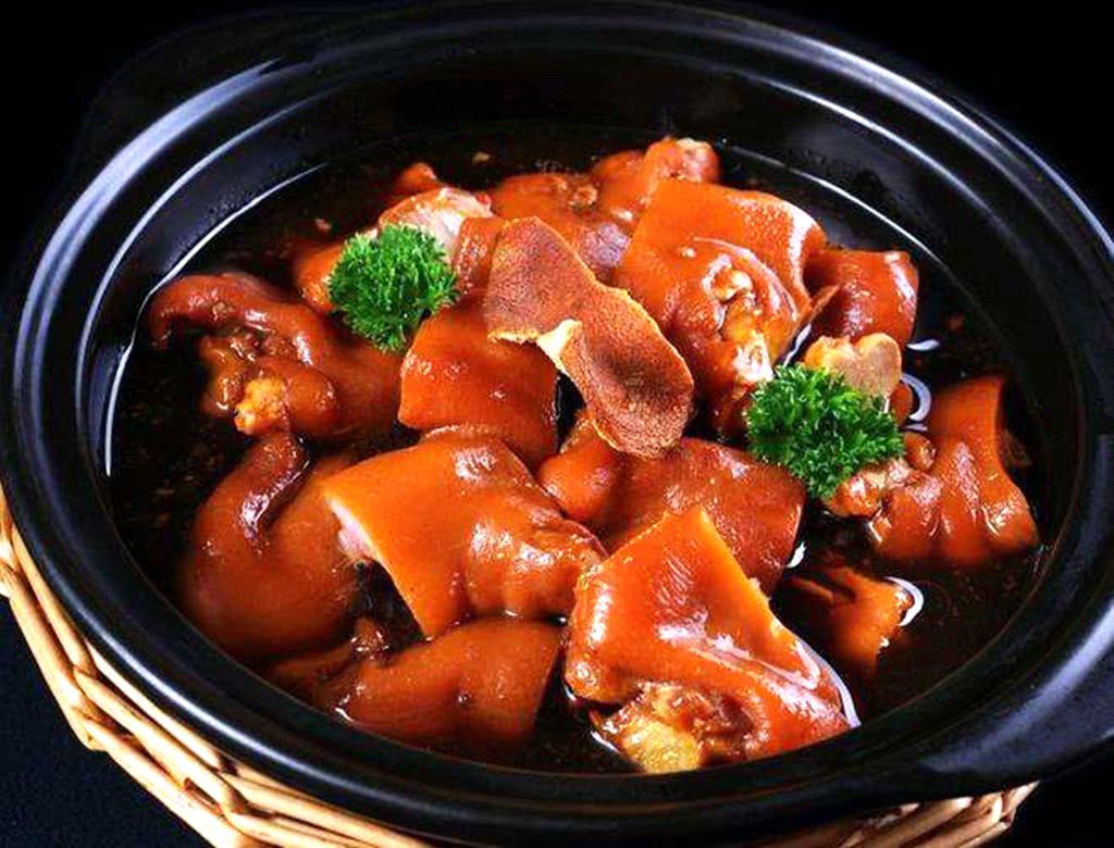 p>猪脚芋头煲是以芋头猪脚为主料的菜品. /p>