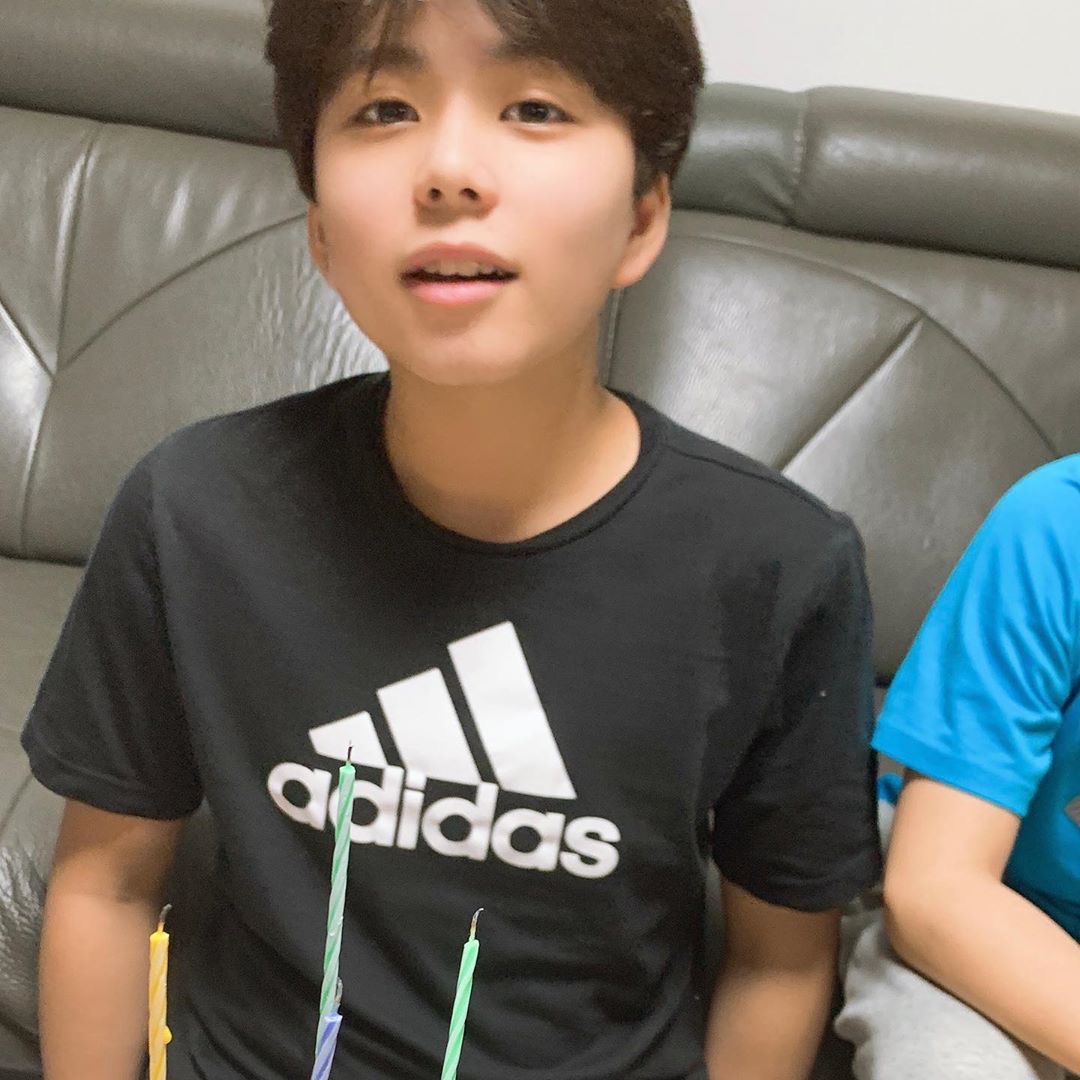  p>文梅森(mason),2007年3月21日出生,韩国童星,是个混血儿,妈妈是