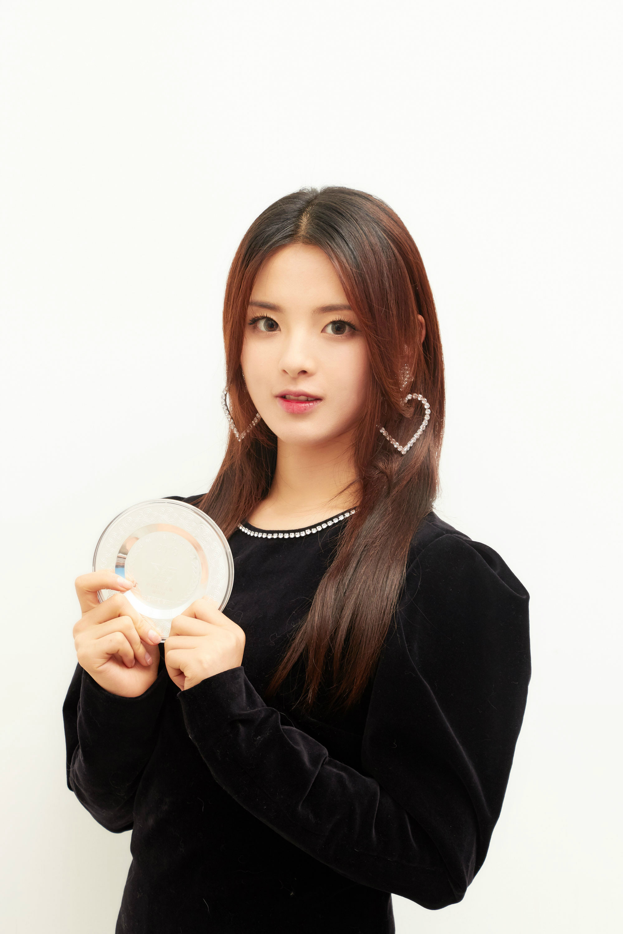  p>杨超越,1998年7月31日出生于江苏省盐城市大丰区,中国内地影视女