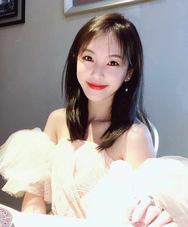  p>徐雪,1990年1月出生,中国内地主持人,毕业于华东师范大学 sup data