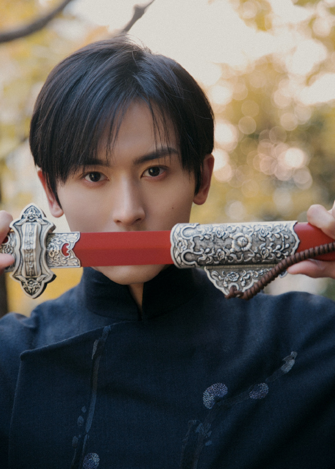  p>张哲瀚,1991年5月11日出生于江西省新余市,中国内地影视男演员