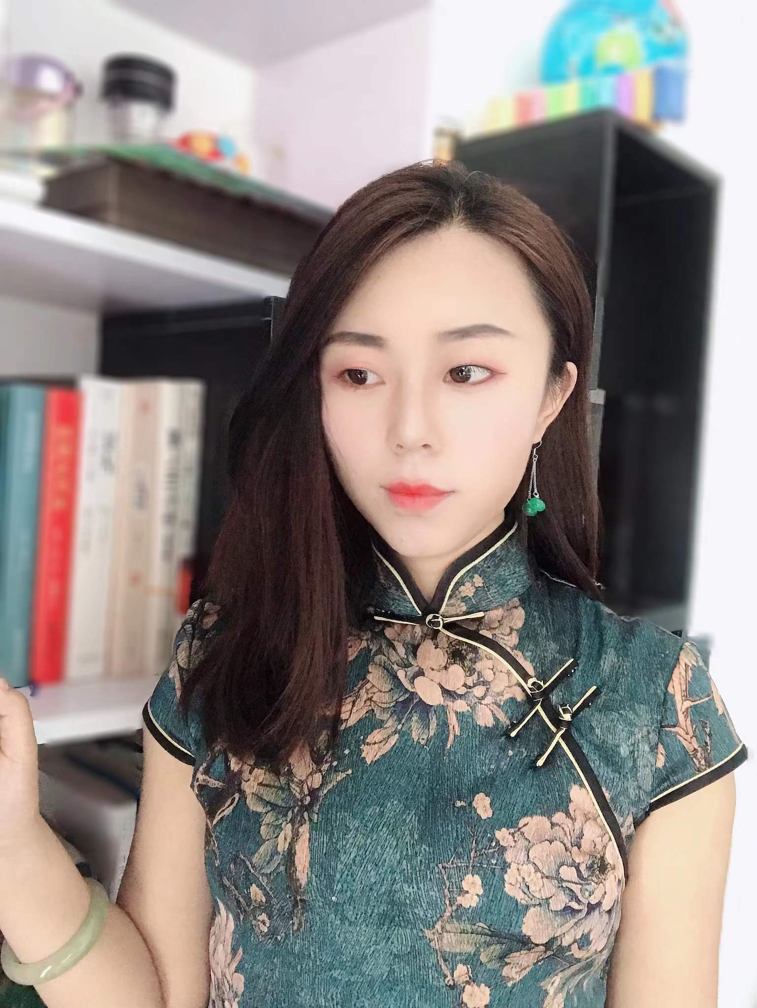  p data-id="gnfj6ecj5u">马婷,中国散文作家,中国作家协会会员,西安