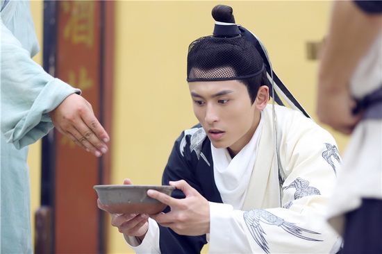  p>张哲瀚,1991年5月11日出生于江西省新余市,中国内地影视男演员