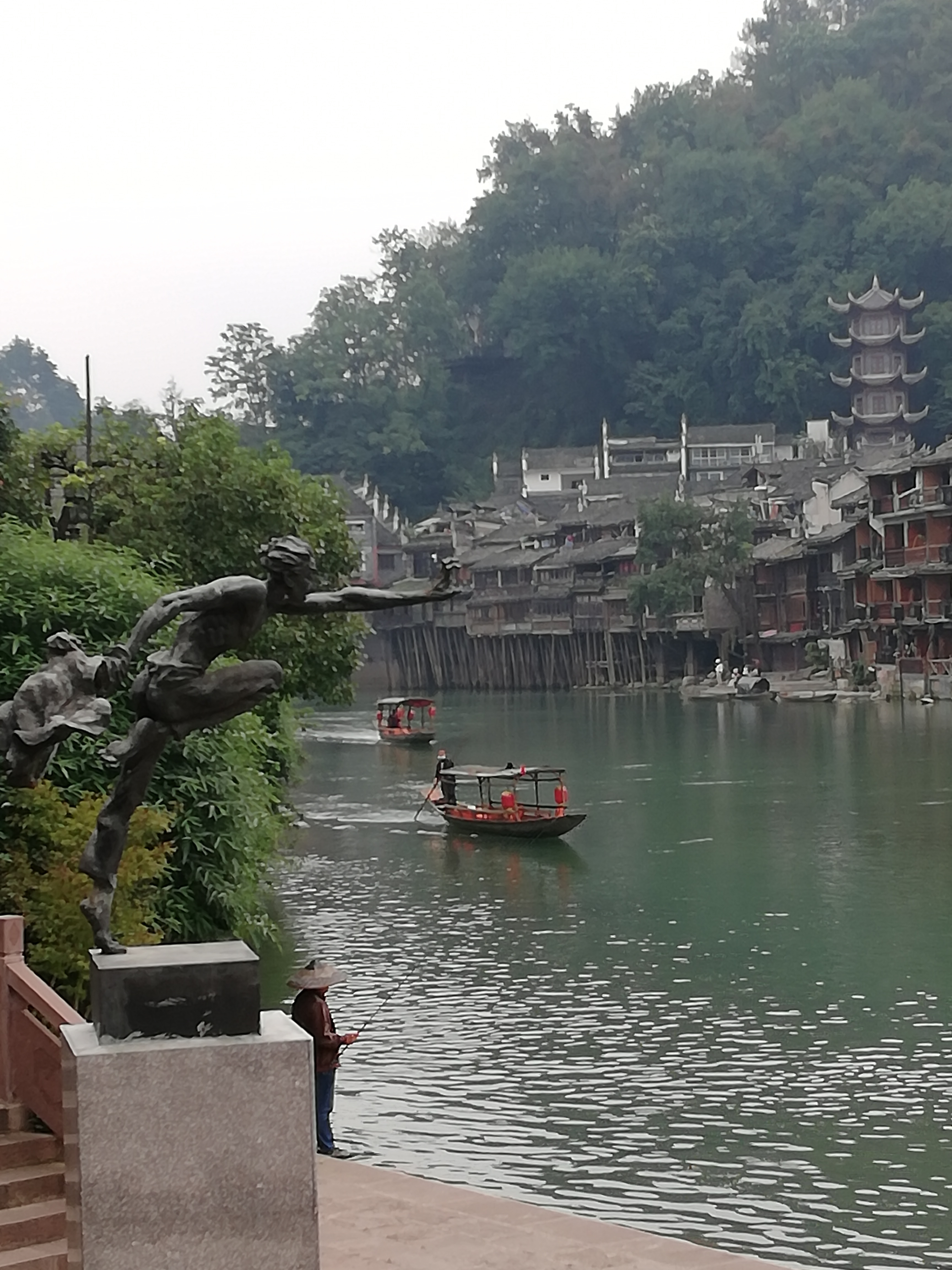  p>凤凰古城景点,是 a target="_blank" href="/item/国家历史文化