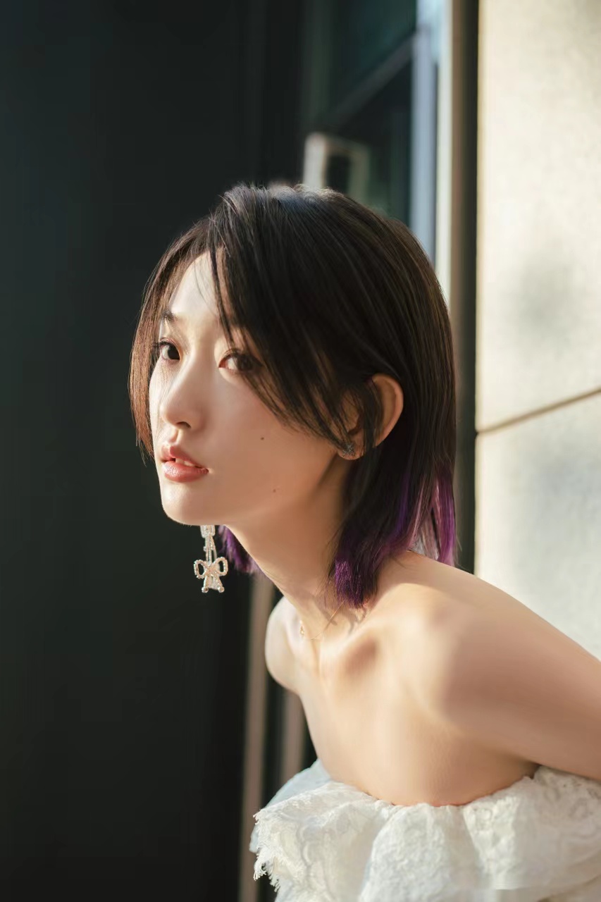  p data-id="gncoen4g4s">周依然,1996年10月30